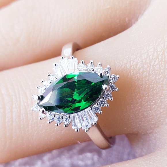 💟❤️NEW! Sterling Silver 925 Green & White CZ Ring Size 7 - Picture 2 of 12